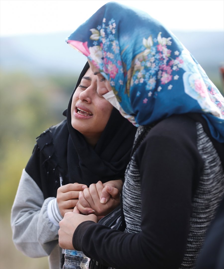 Ankara'da Bir Otelin 5'inci Katından Düşerek Ölen Genç Kızın Cenazesi Antalya'da Toprağa Verildi