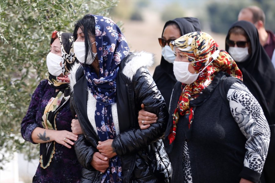 Ankara'da Bir Otelin 5'inci Katından Düşerek Ölen Genç Kızın Cenazesi Antalya'da Toprağa Verildi