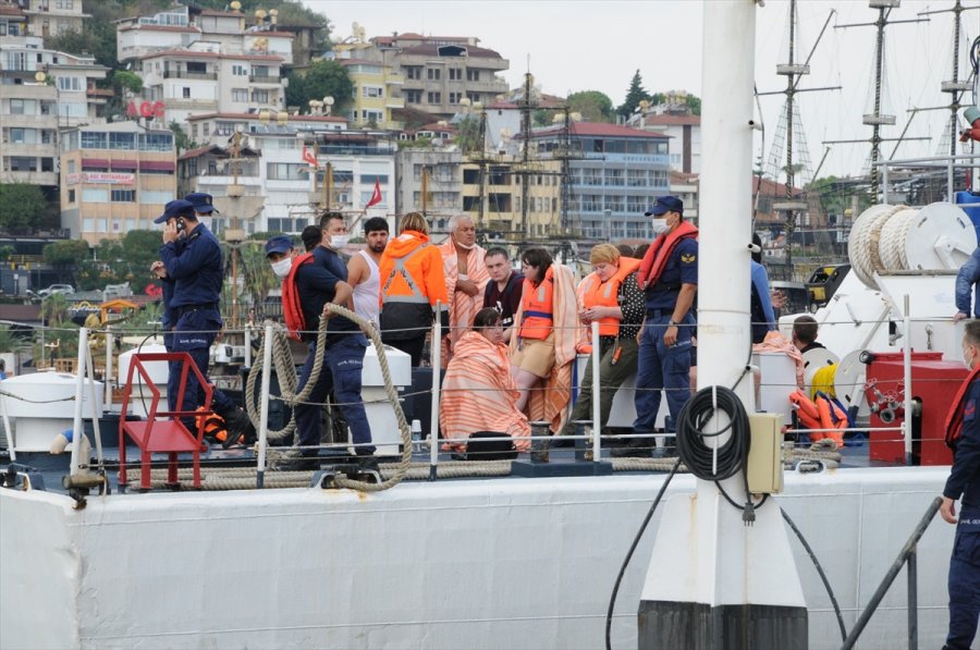 Güncelleme 3 - Antalya'da Tur Teknesi Battı