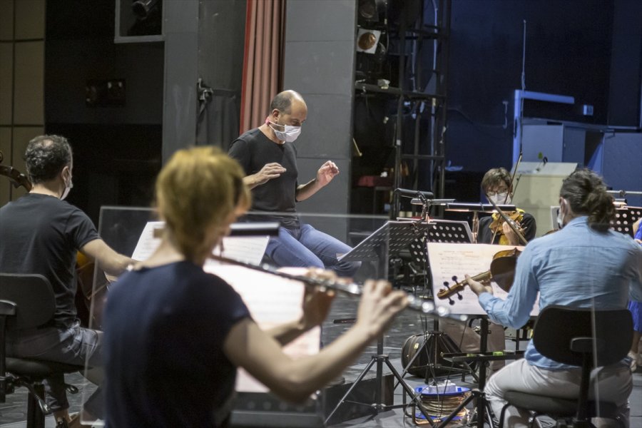 Antalya'da Orkestra Ve Bale Sanatçıları