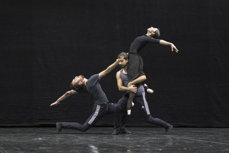 Antalya'da Orkestra Ve Bale Sanatçıları