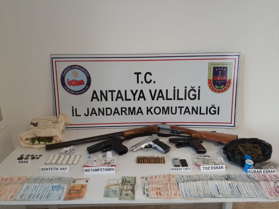 Antalya'da Uyuşturucu Satıcılarına 