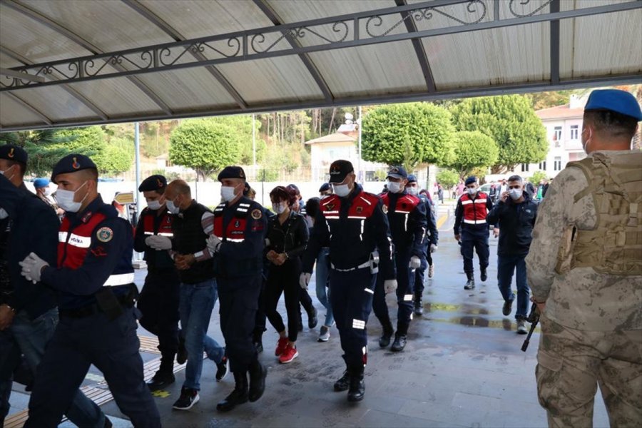 Antalya'da Uyuşturucu Satıcılarına 