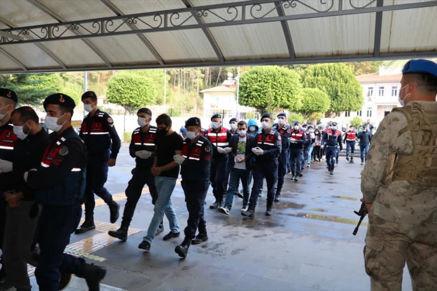 Antalya'da Uyuşturucu Satıcılarına 