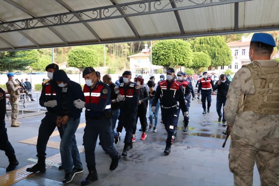 Antalya'da Uyuşturucu Satıcılarına 