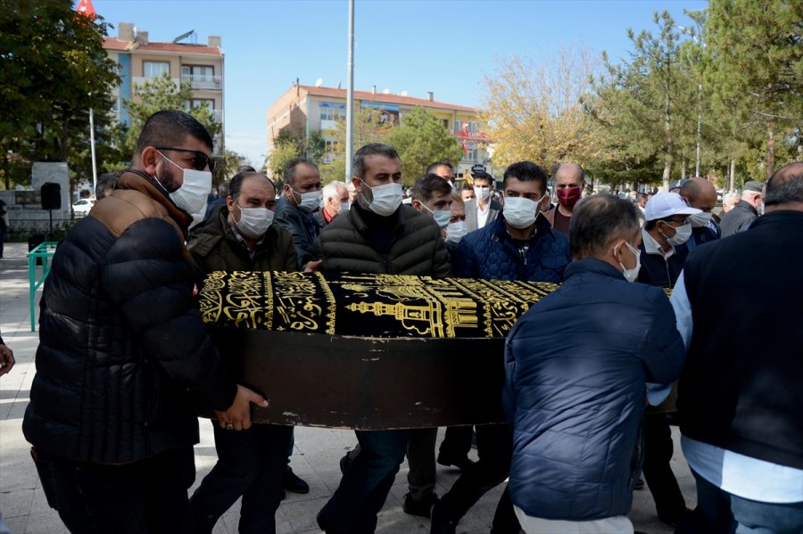 İzmir'deki Depremde Hayatını Kaybedenler Son Yolculuğuna Uğurlanıyor