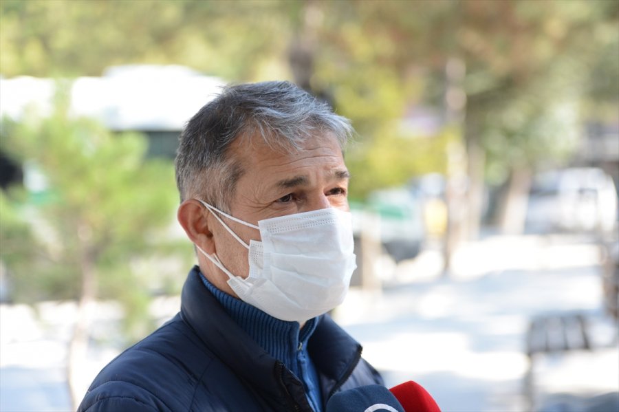 İzmir'deki Depremde Hayatını Kaybedenler Son Yolculuğuna Uğurlanıyor