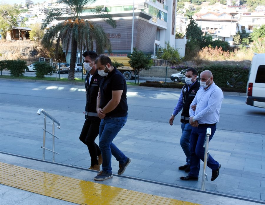 Antalya'da 54 Şişe Gümrük Kaçağı Ve Sahte İçki Ele Geçirildi