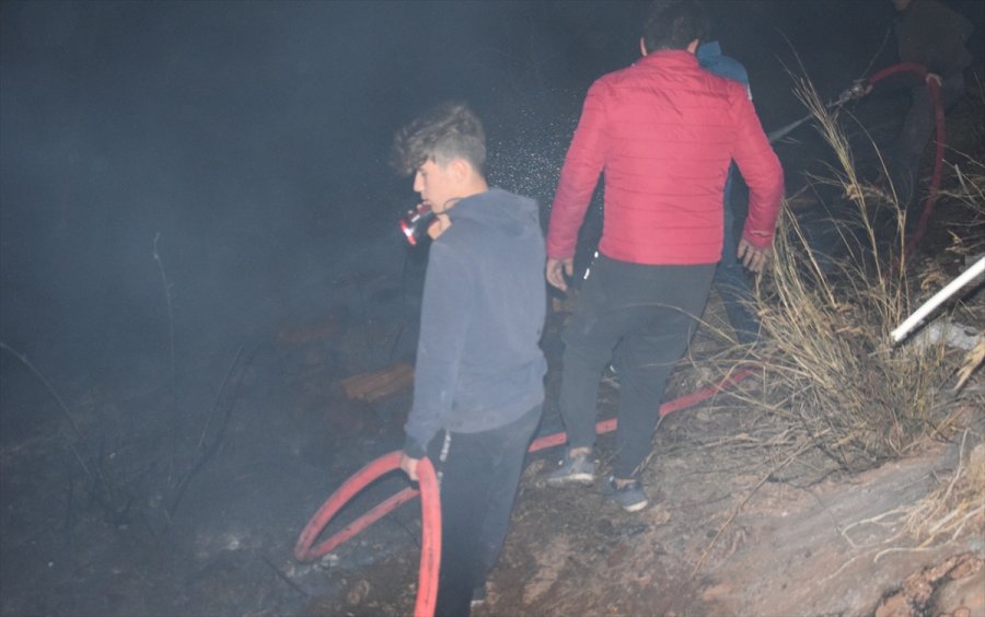 Antalya'da Orman Yangınında Bazı Seralar Ve Tarım Arazileri Zarar Gördü