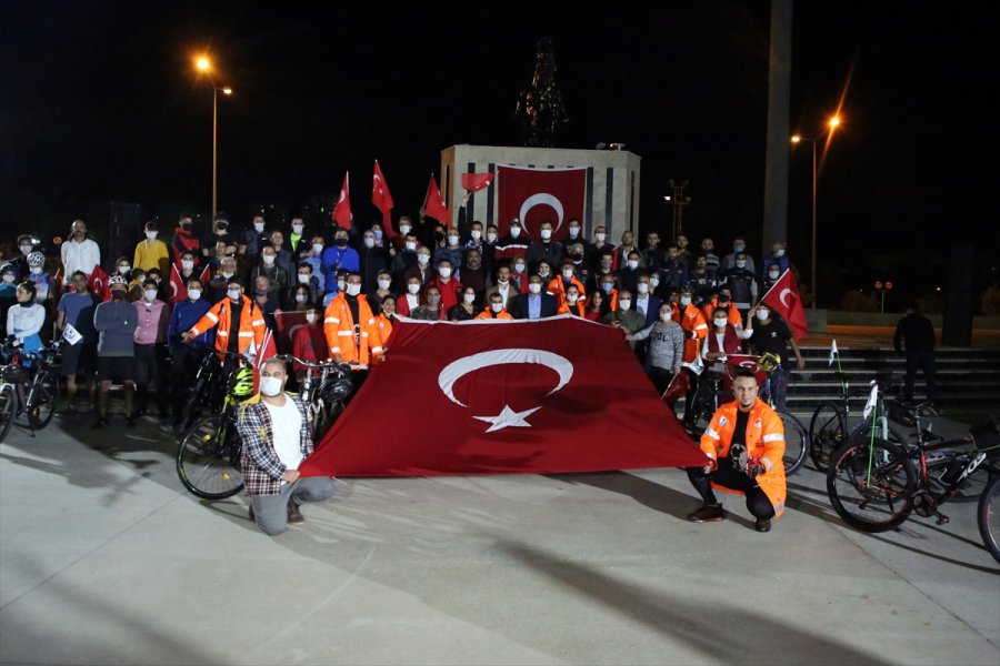 Atatürk'ü Ziyaret Etmek İçin Mersin'den Ankara'ya Pedal Çevirmeye Başladılar