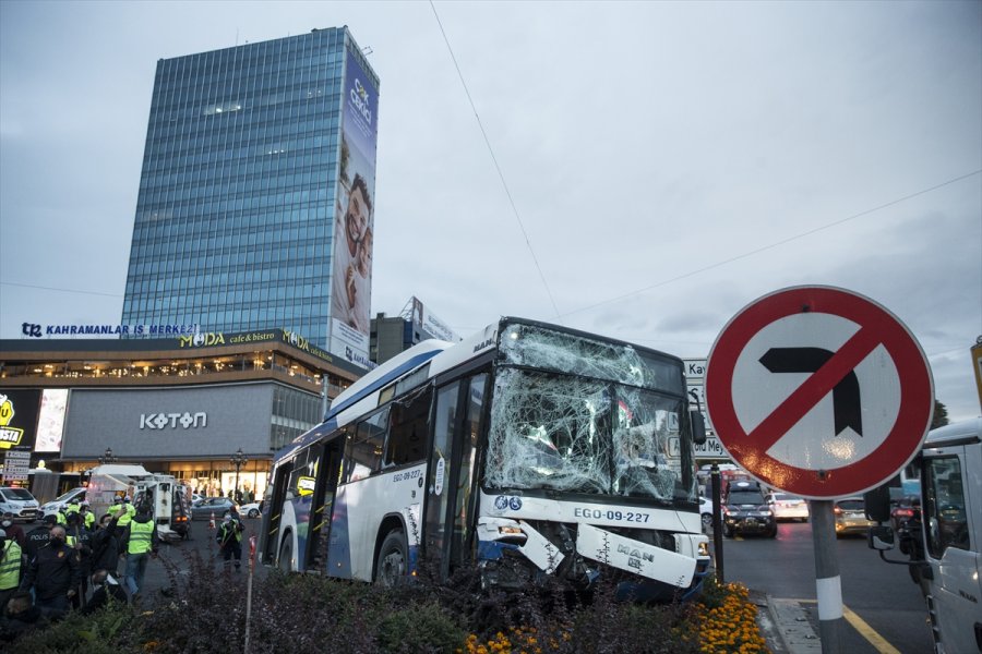 Başkentte İki Otobüsün Karıştığı Trafik Kazasında 17 Kişi Yaralandı