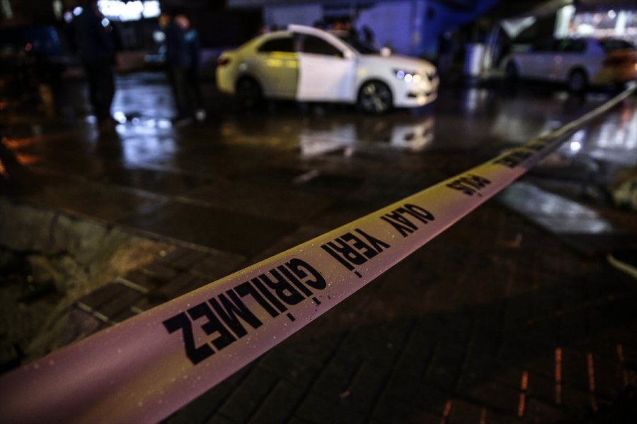Başkentte Otomobilde Silahlı Saldırıya Uğrayan 2 Kişi Yaralandı