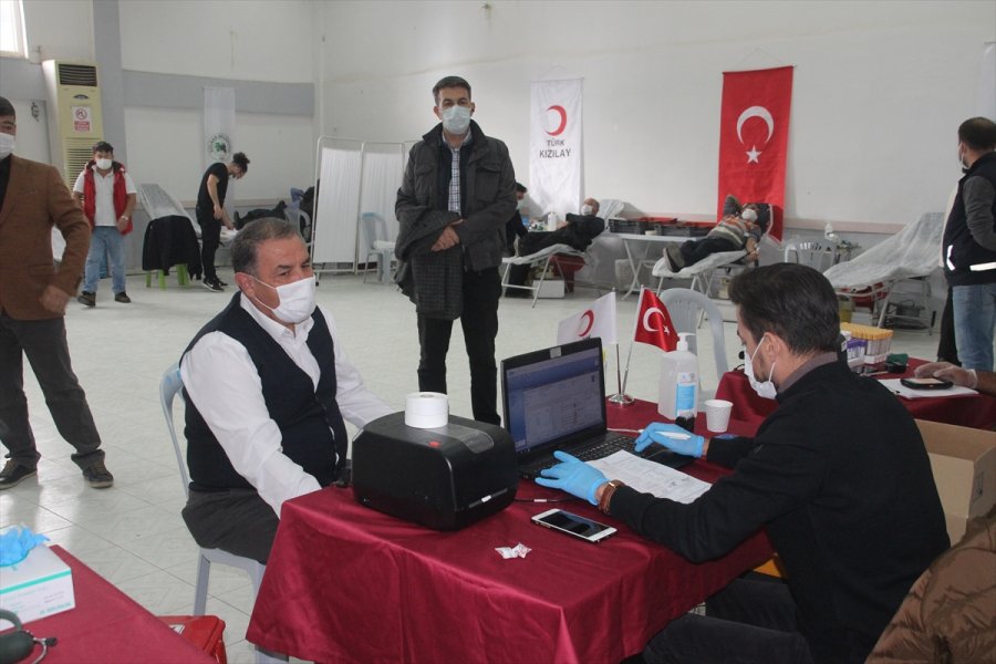 Gülnar Belediye Başkanı Ünüvar, Türk Kızılaya Kan Bağışında Bulundu