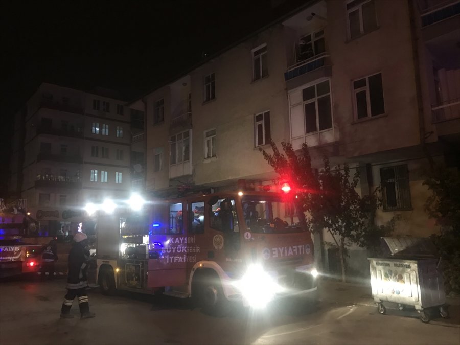 Kayseri'de Bir Binanın Bodrum Katında Çıkan Yangın Hasara Neden Oldu