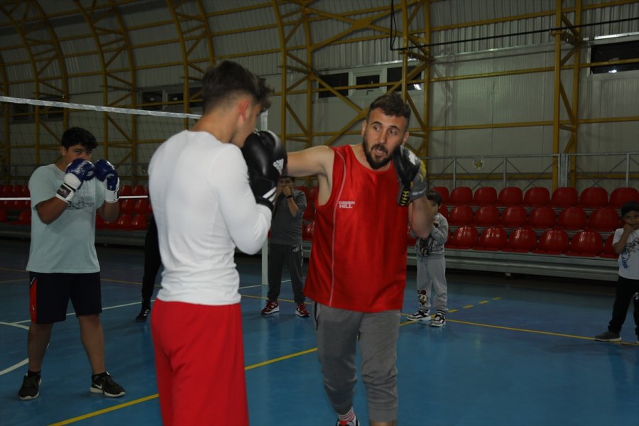 Muhasebeciliği Bıraktı Boks Antrenörü Oldu