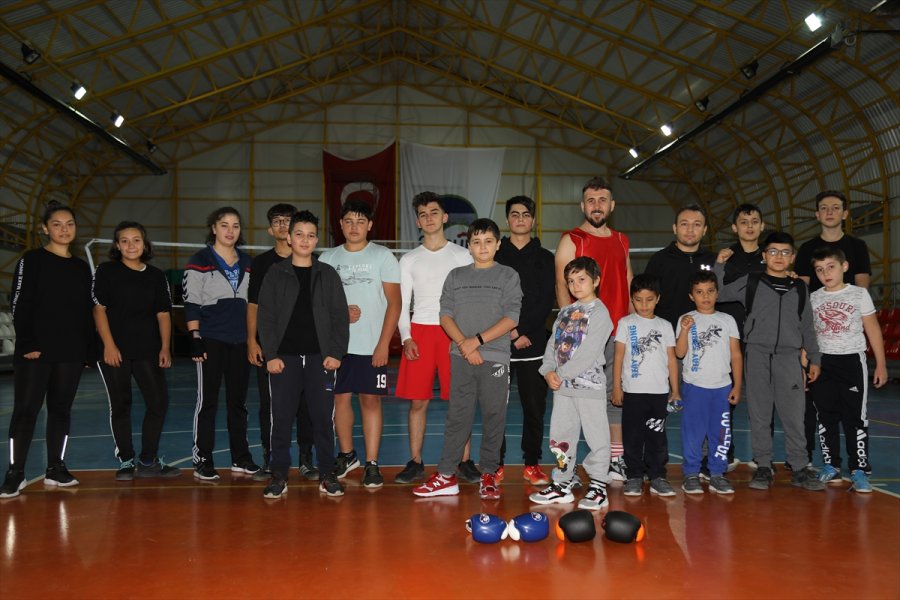 Muhasebeciliği Bıraktı Boks Antrenörü Oldu