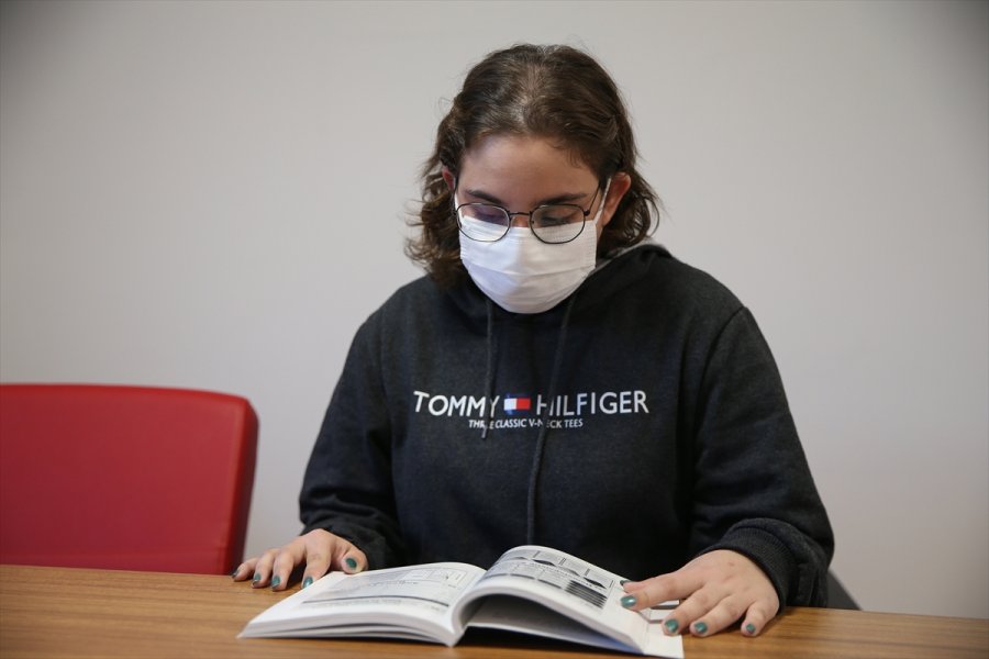 Tesadüfen Öğrendiği Lösemiyi Yenen Hilal'in Azim Dolu Mücadelesi