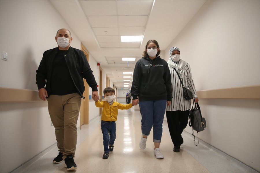 Tesadüfen Öğrendiği Lösemiyi Yenen Hilal'in Azim Dolu Mücadelesi