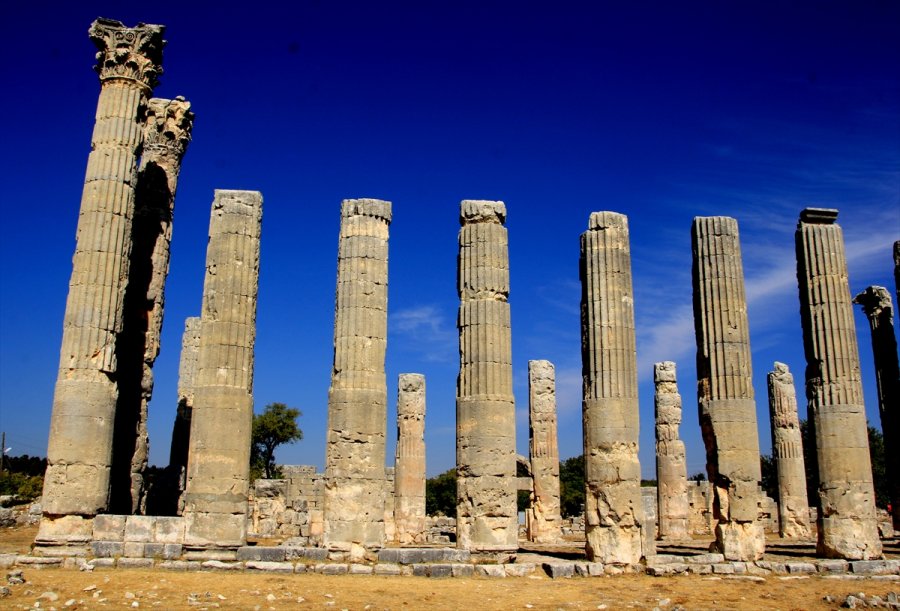 Uzuncaburç Antik Kenti'nde Üzüm Pekmezi Yapma Geleneği Binlerce Yıldır Sürüyor
