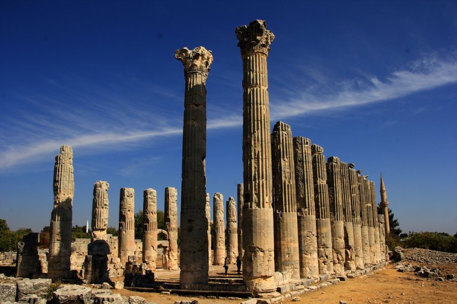 Uzuncaburç Antik Kenti'nde Üzüm Pekmezi Yapma Geleneği Binlerce Yıldır Sürüyor