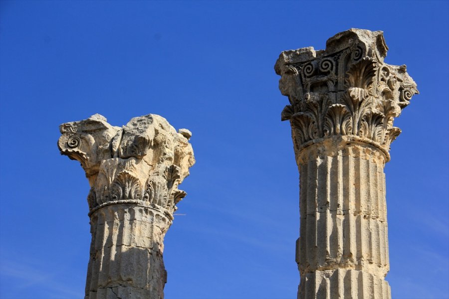 Uzuncaburç Antik Kenti'nde Üzüm Pekmezi Yapma Geleneği Binlerce Yıldır Sürüyor