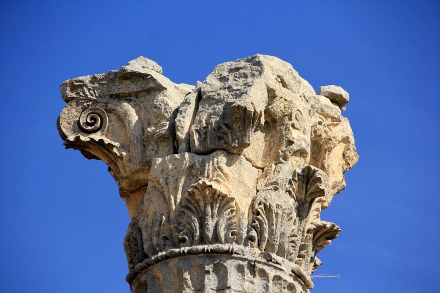 Uzuncaburç Antik Kenti'nde Üzüm Pekmezi Yapma Geleneği Binlerce Yıldır Sürüyor