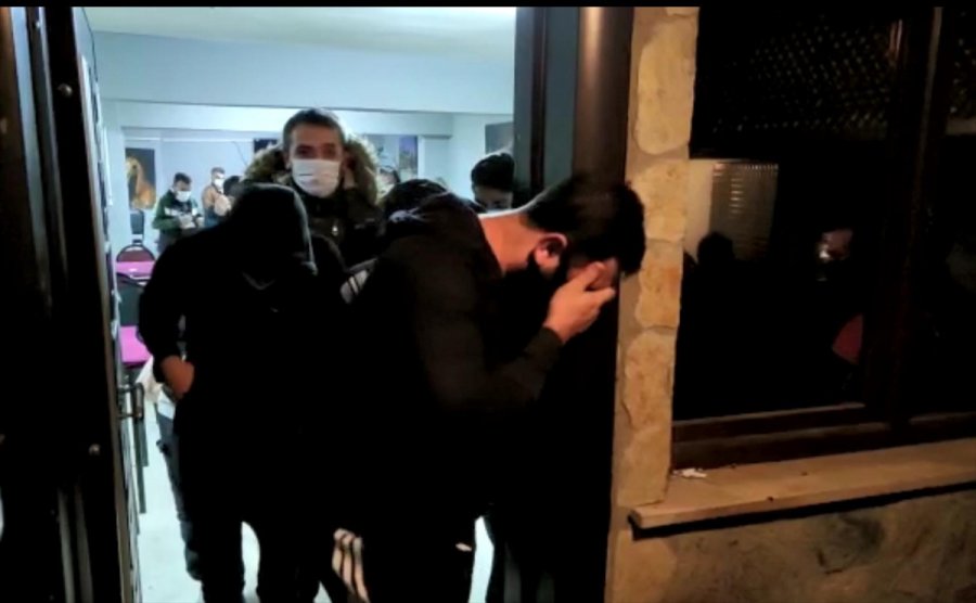 Eskişehir'de Kovid-19 Tedbirlerine Uyulmayan Dernekteki 24 Kişiye Para Cezası