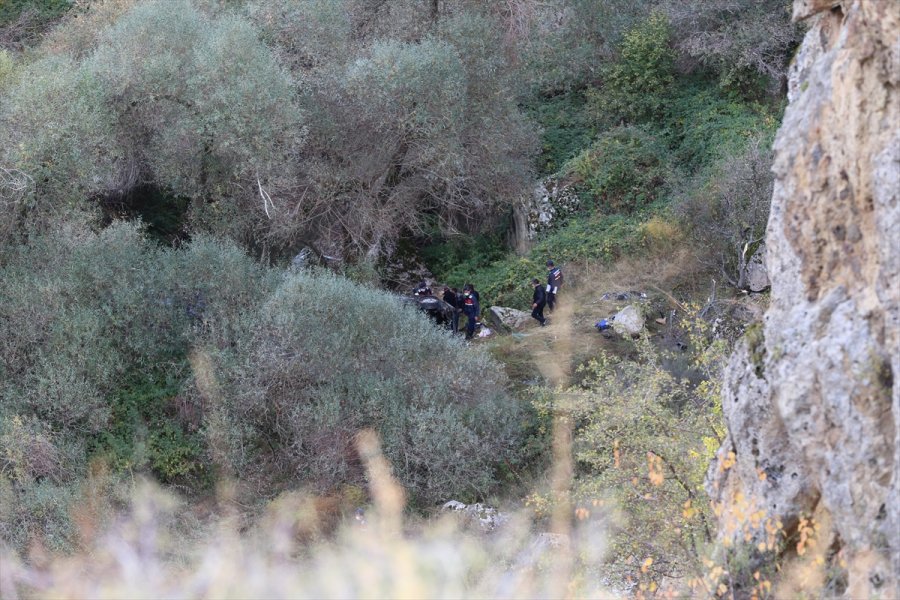 Ihlara Vadisi'nde Uçuruma Yuvarlanan Otomobildeki 2 Kişi Ağır Yaralandı