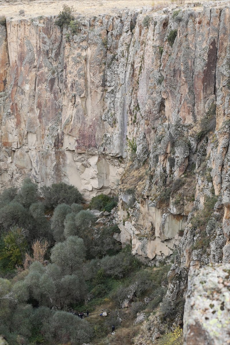 Ihlara Vadisi'nde Uçuruma Yuvarlanan Otomobildeki 2 Kişi Ağır Yaralandı