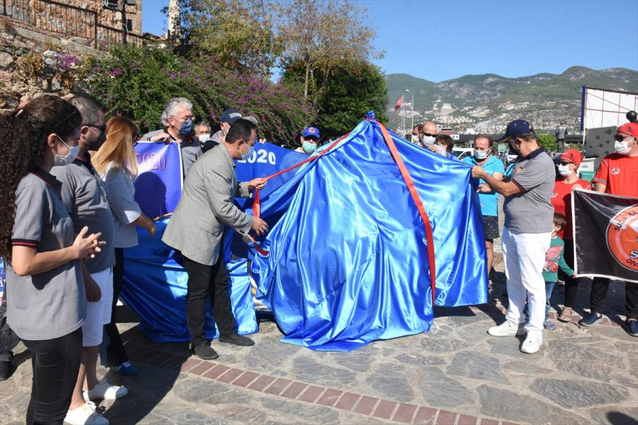 Alanya'da Dalgıçlardan Deniz Dibi Temizliği