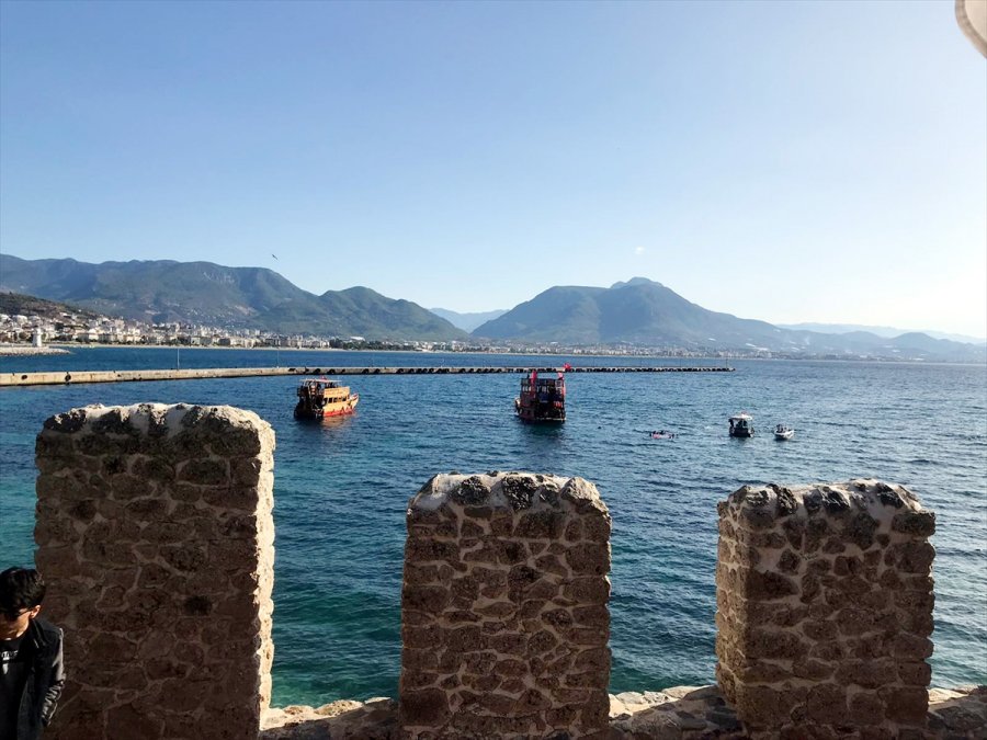 Alanya'da Dalgıçlardan Deniz Dibi Temizliği