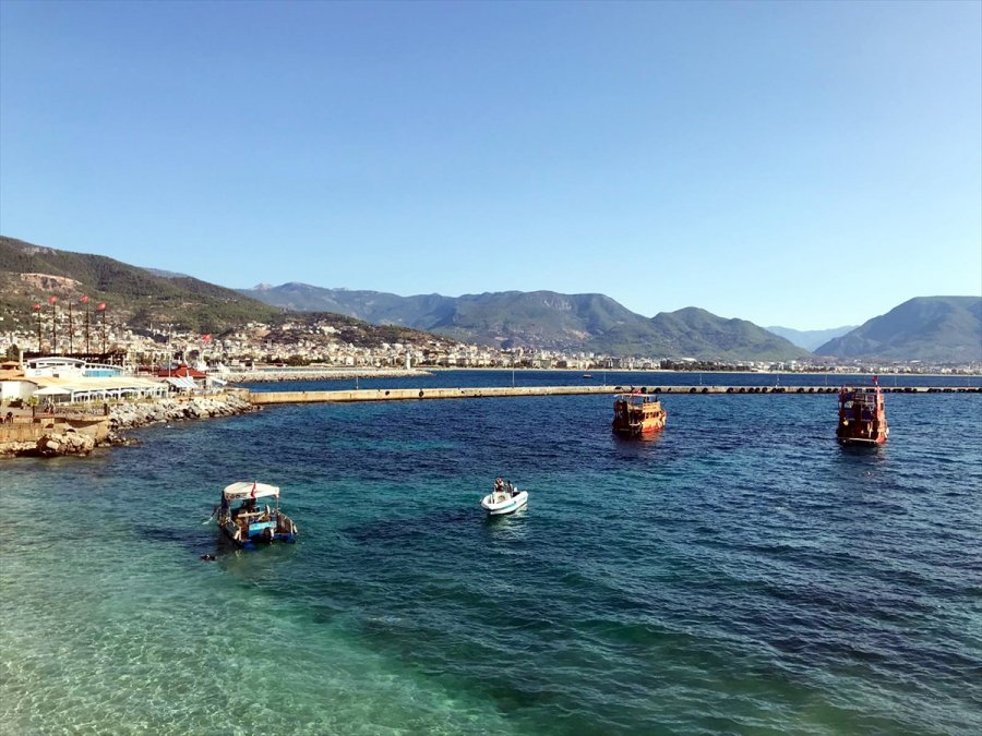 Alanya'da Dalgıçlardan Deniz Dibi Temizliği