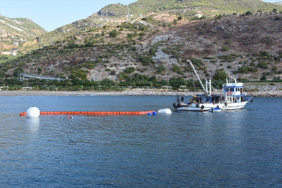 Alanya'da Batan Tur Teknesi Su Altından Çıkarıldı
