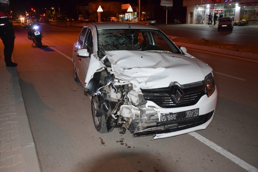 Antalya'da Otomobil Motosiklete Çarptı: 1 Ölü, 2 Yaralı