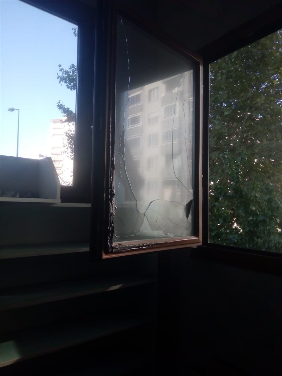 Caminin Doğal Gaz Kutusunda Çıkan Yangın Hasara Neden Oldu