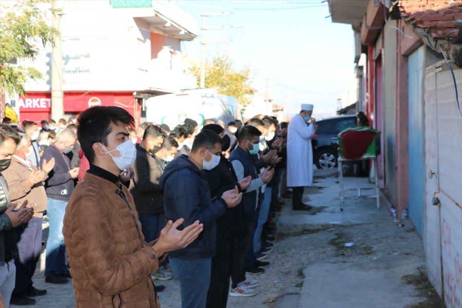 Eskişehir'de 15 Yaşındaki Lise Öğrencisi Kız Hayatını Kaybetti