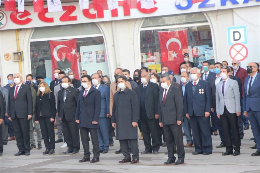 Büyük Önder Atatürk'ü Anıyoruz