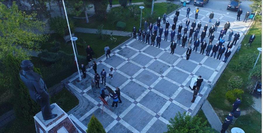 Büyük Önder Atatürk'ü Anıyoruz