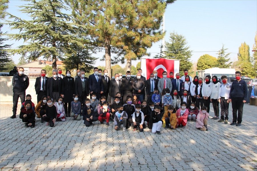 Büyük Önder Atatürk'ü Anıyoruz