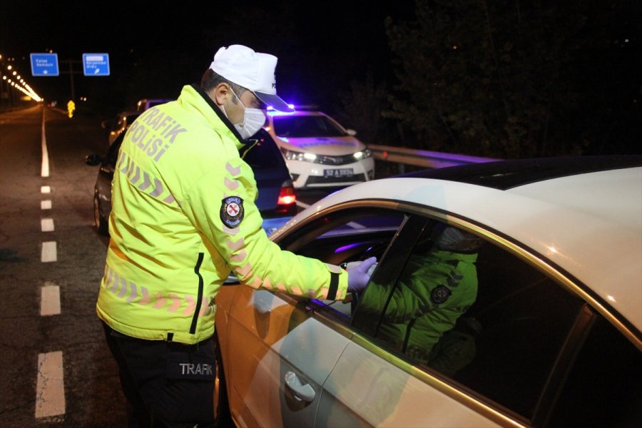 Alkollü Sürücülere Yönelik Denetimde 1394 Kişinin Ehliyeti Geçici Olarak Geri Alındı