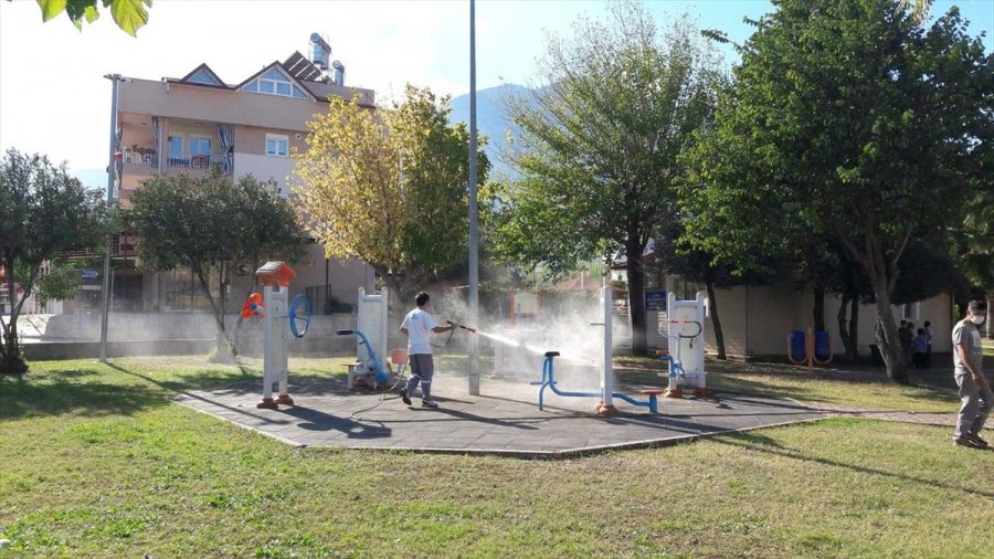 Antalya'da Dezenfekte Çalışmaları Sürüyor