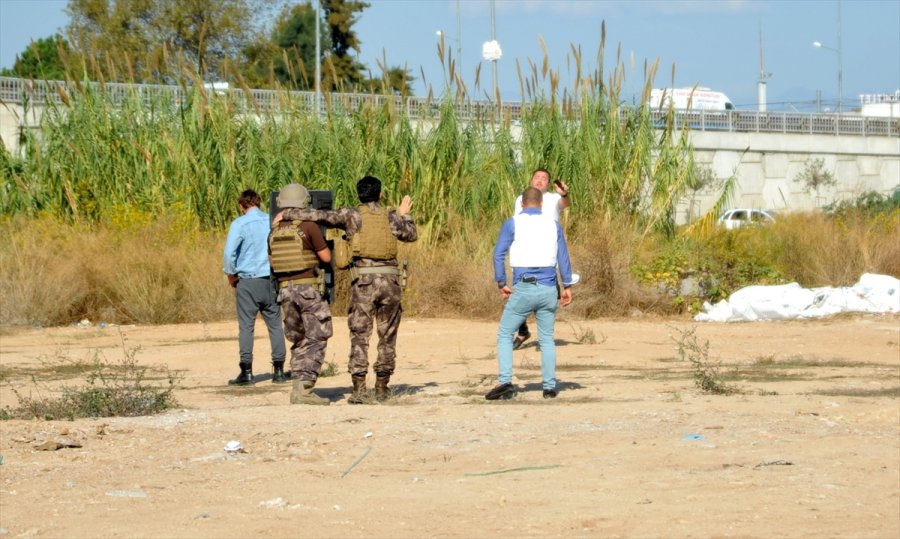 Antalya'da Silahlı Eylem Yapan Kişi, Polis Ekiplerince İkna Edildi