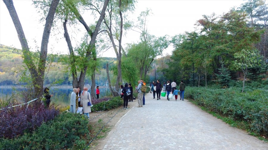 Çubuk Karagöl Sonbaharda Ziyaretçi Akınına Uğruyor