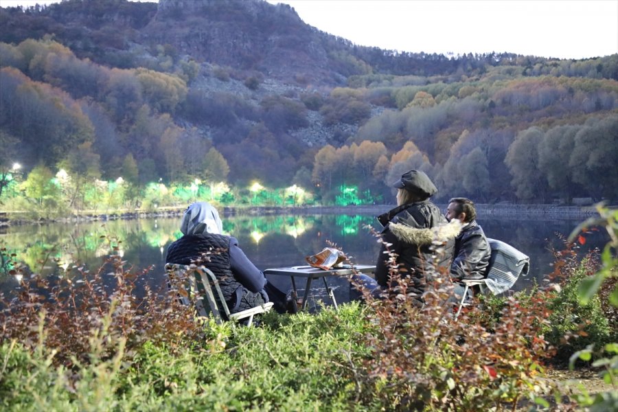Çubuk Karagöl Sonbaharda Ziyaretçi Akınına Uğruyor
