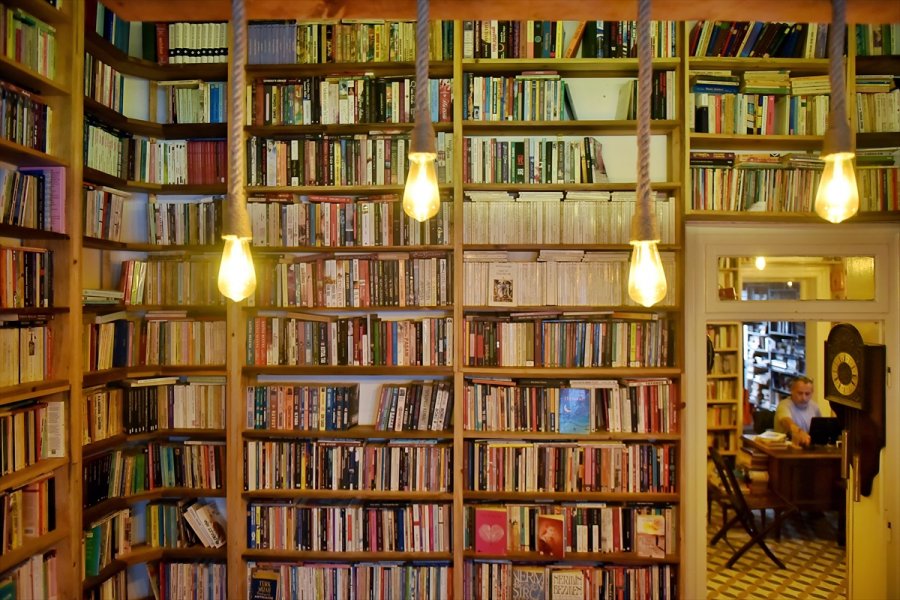 Kitap Okuma Aşkıyla Sahaf Oldu