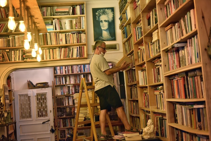 Kitap Okuma Aşkıyla Sahaf Oldu