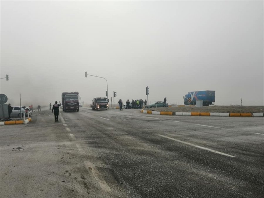 Konya'da Meydana Gelen Zincirleme Trafik Kazasında 7 Araçta Hasar Oluştu