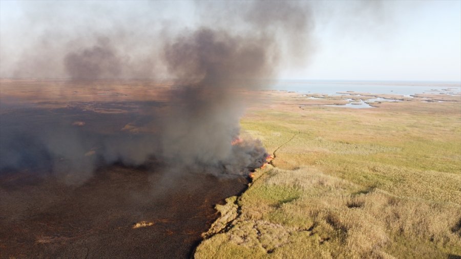Güncelleme - Mersin'deki Göksu Deltası'nda Çıkan Yangın Kontrol Altına Alındı