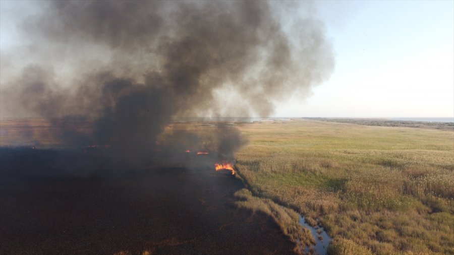 Güncelleme - Mersin'deki Göksu Deltası'nda Çıkan Yangın Kontrol Altına Alındı