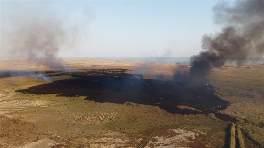 Güncelleme - Mersin'deki Göksu Deltası'nda Çıkan Yangın Kontrol Altına Alındı